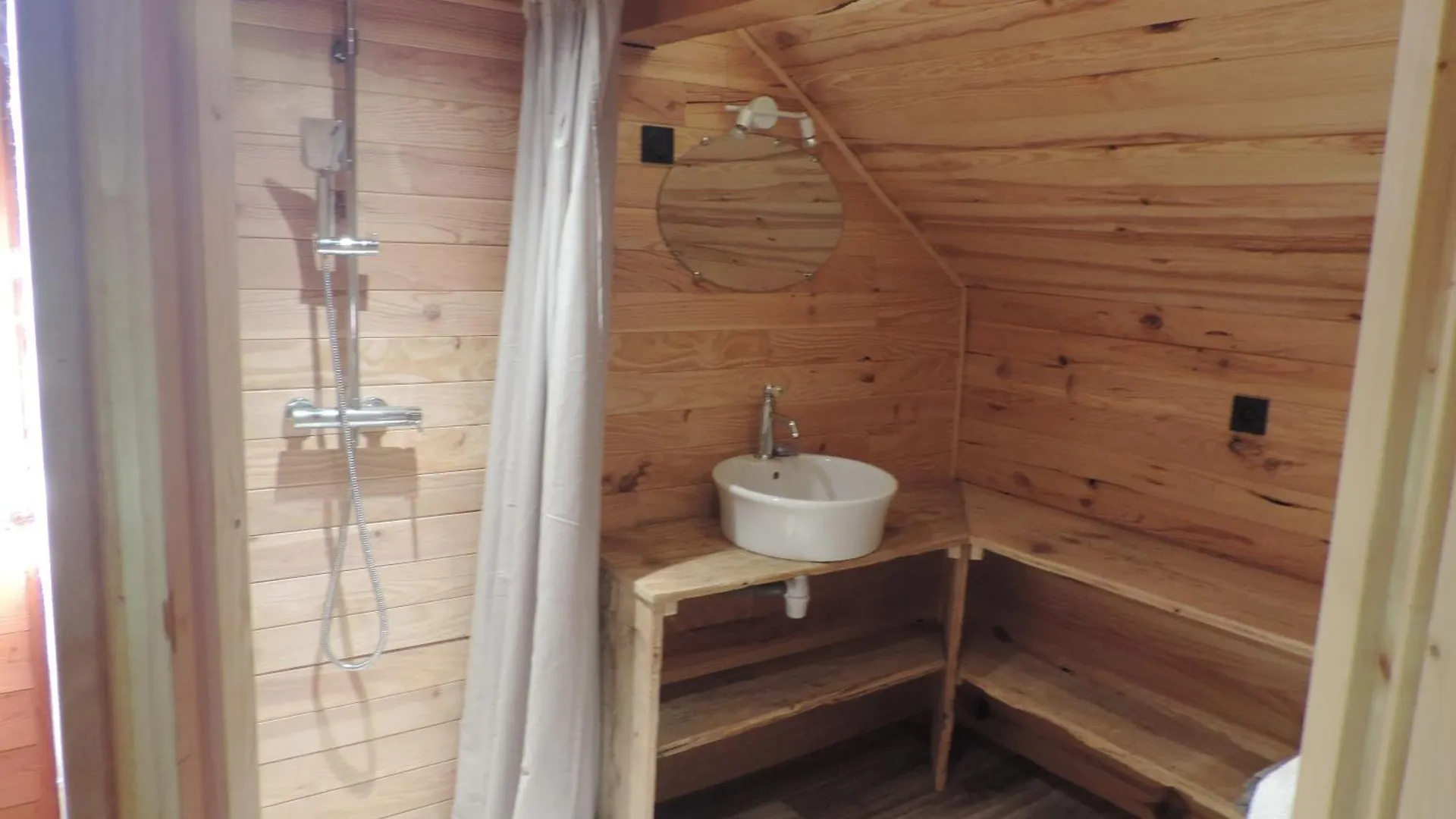 Bed & Breakfast La Chambre Savoyarde Chez Les Garcons Saint-Paul-sur-Yenne France