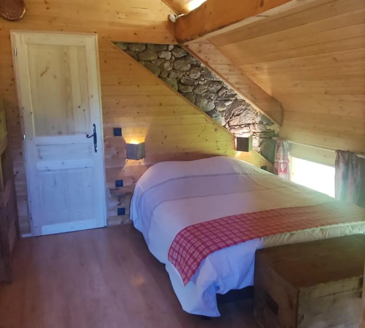 La Chambre Savoyarde Chez Les Garcons Saint-Paul-sur-Yenne Bed & Breakfast